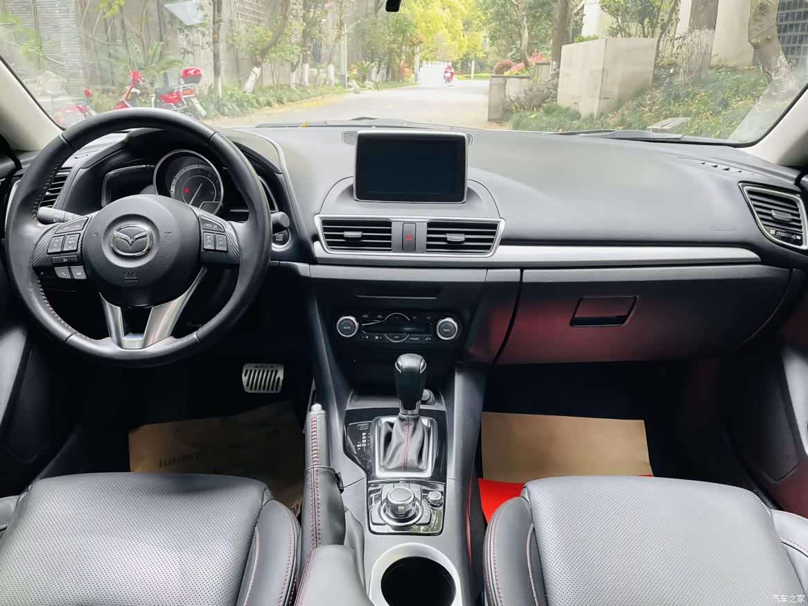 Mazda Mazda3, 2015 14