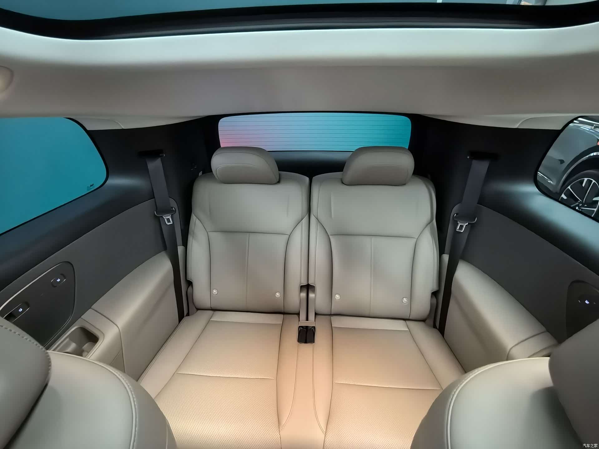 Li Auto i8, 2025 16