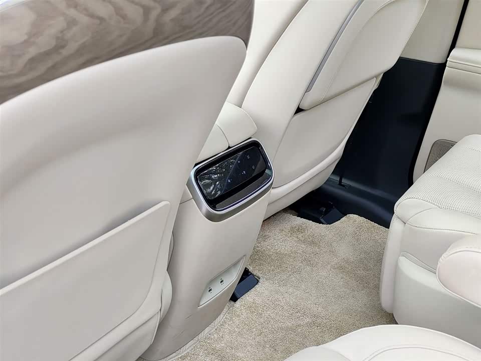 AITO Ask the world M7