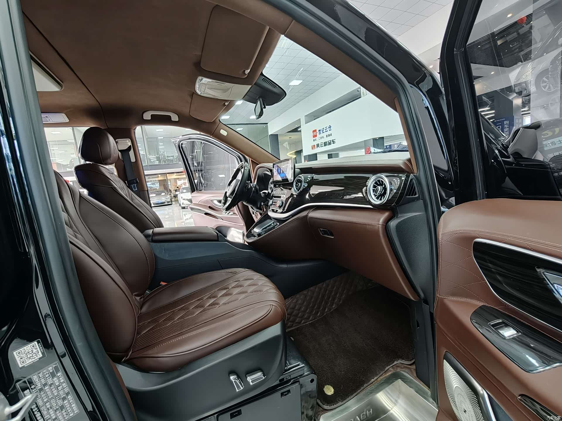 Mercedes-Benz 7, 2021 11