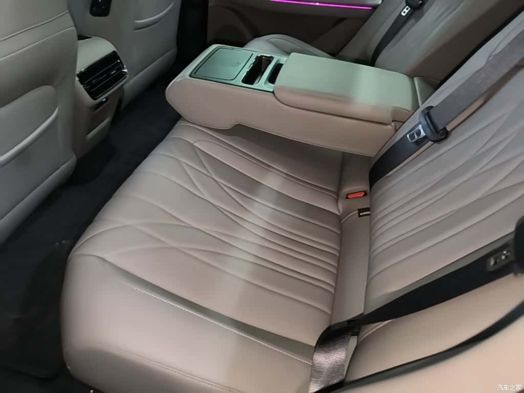 Geely 8, 2025 17