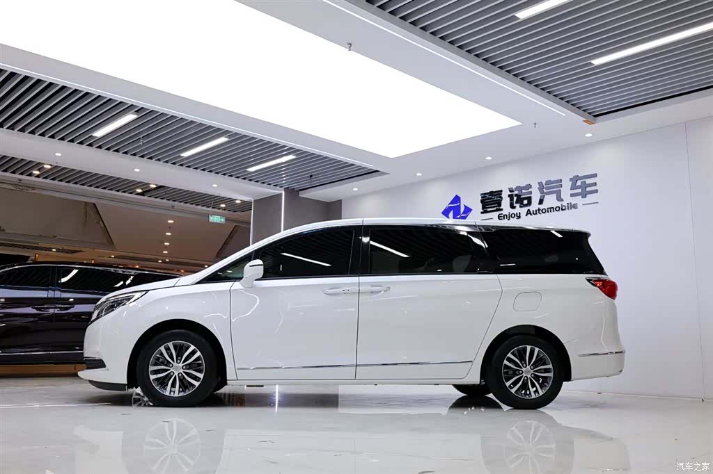 Buick GL8, 2018 3