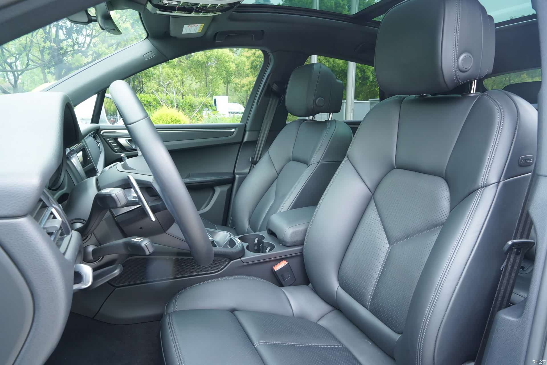 Porsche Macan, 2024 11