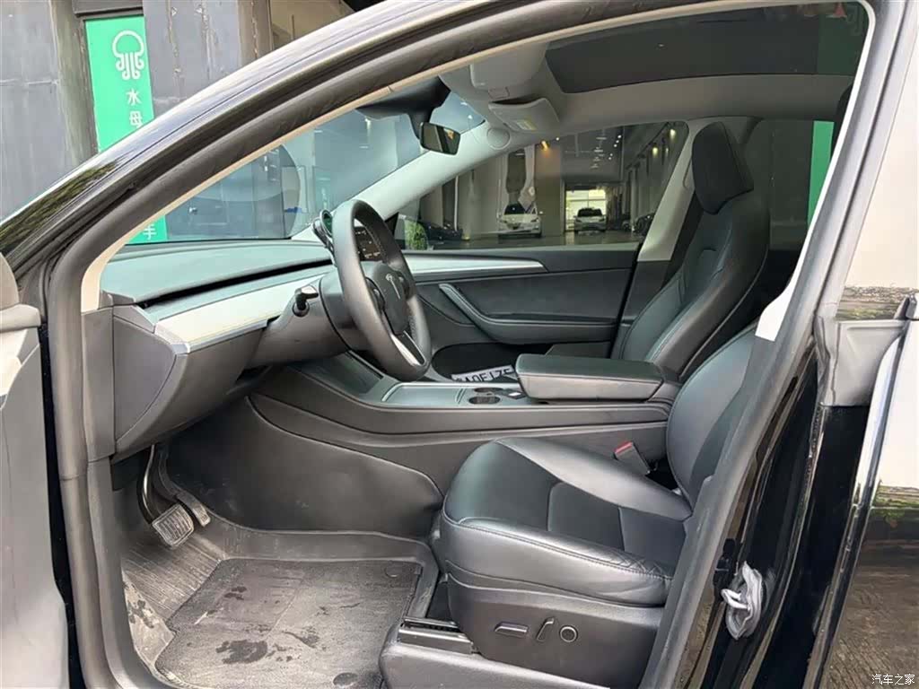 Tesla Model Y, 2024 4