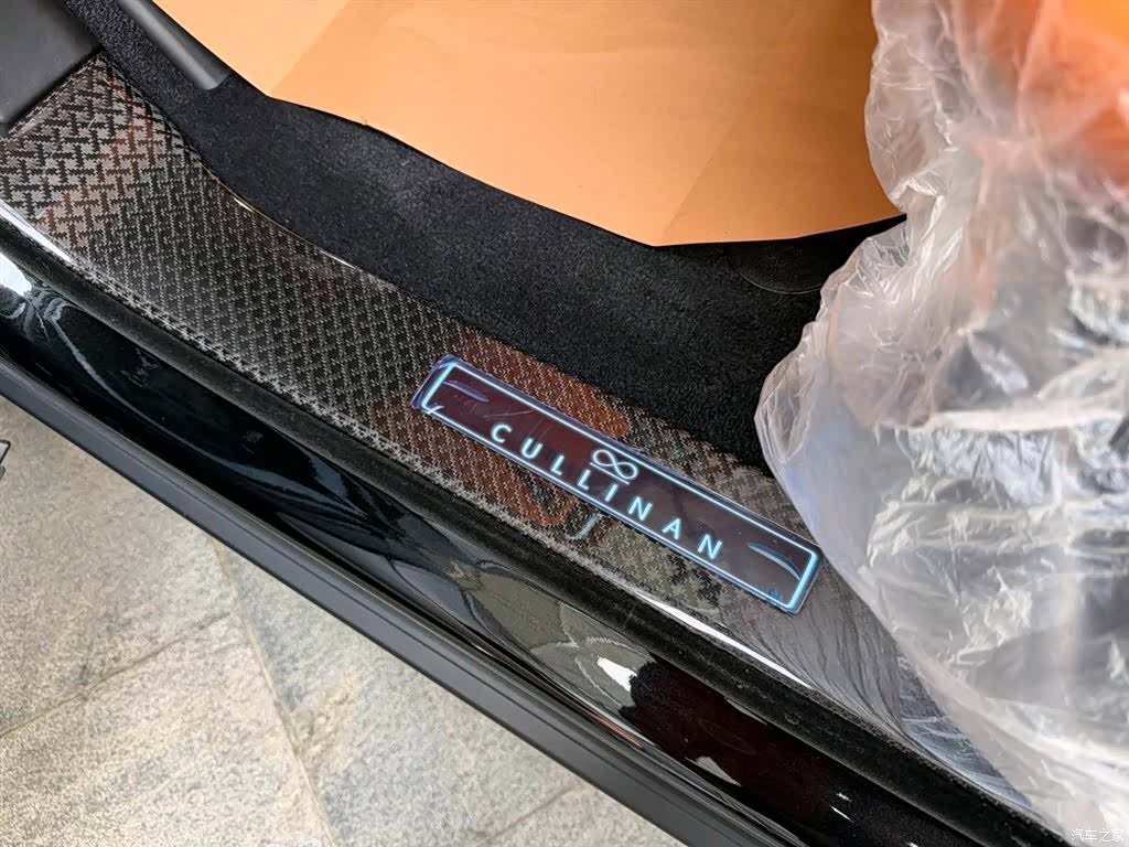 Rolls-Royce Cullinan, 2024 15
