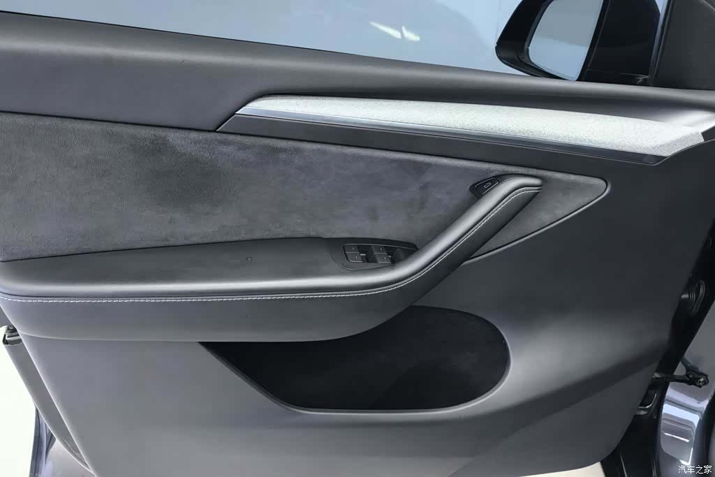 Tesla Model Y, 2024 7