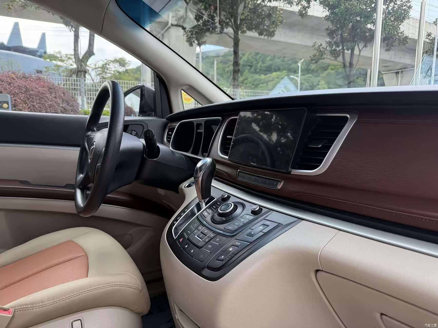 Buick GL8, 2016 19