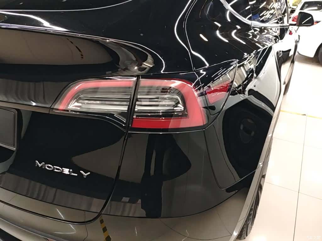 Tesla Model Y, 2023 8
