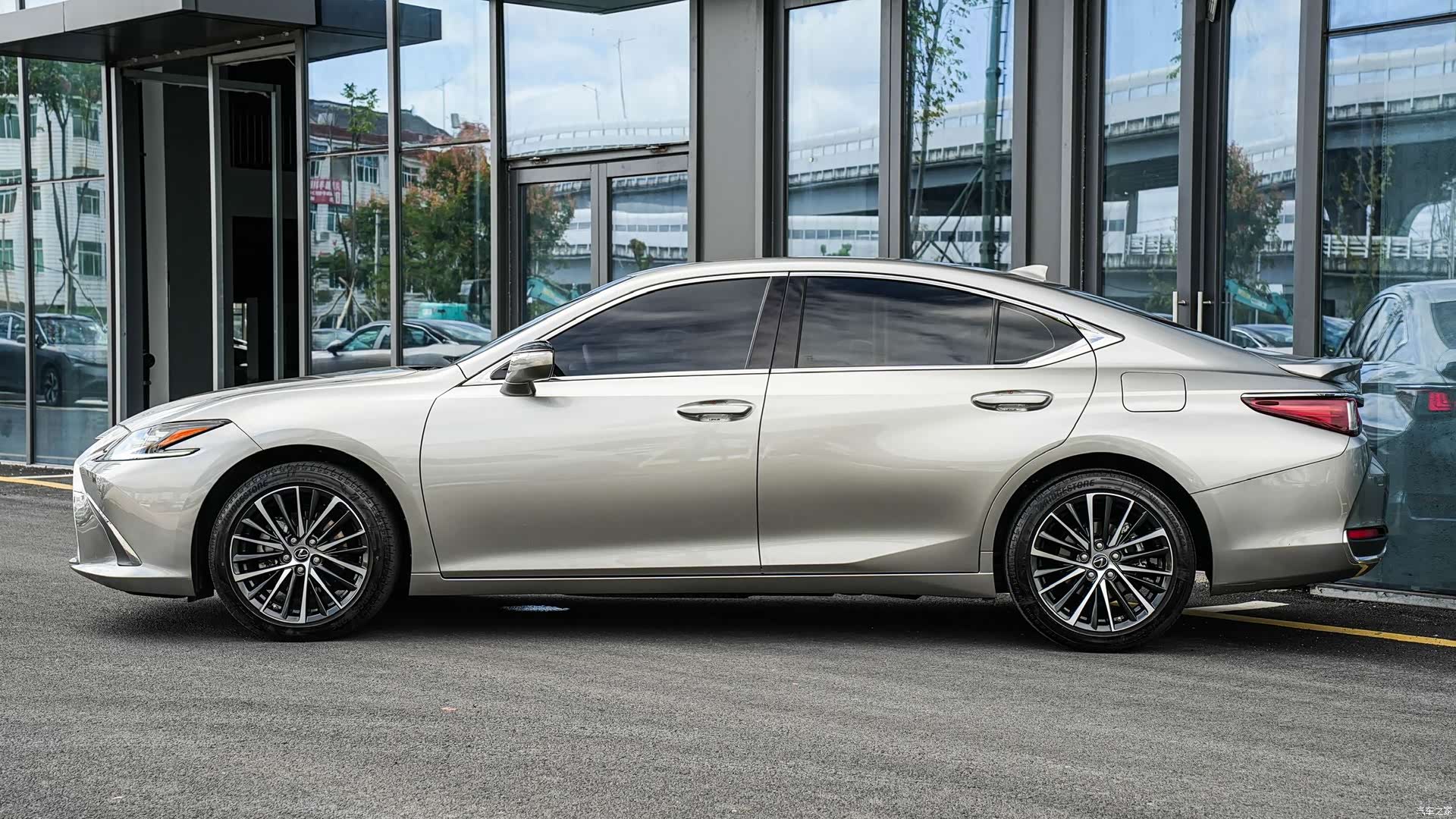 Lexus ES, 2024 7
