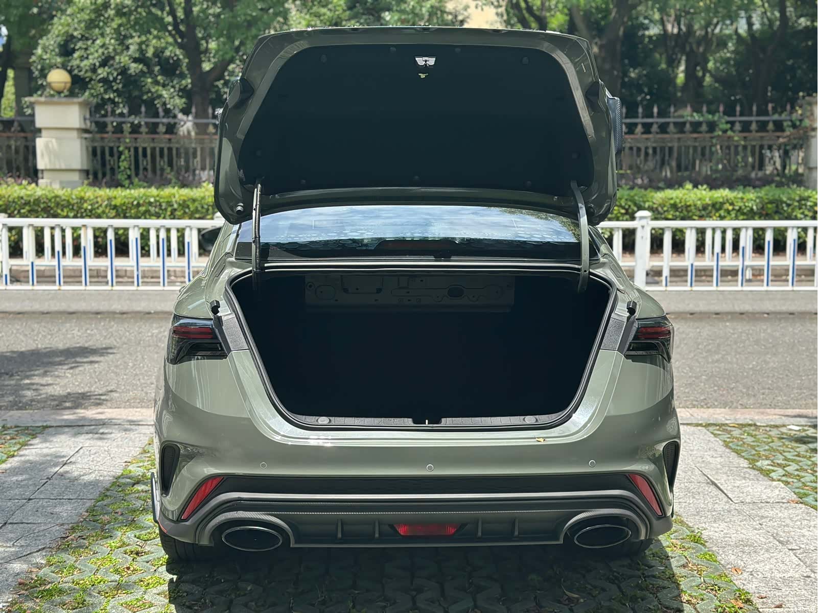 Geely Binray, 2022 16