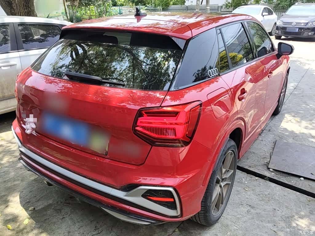 Audi Q2L, 2022 все фото