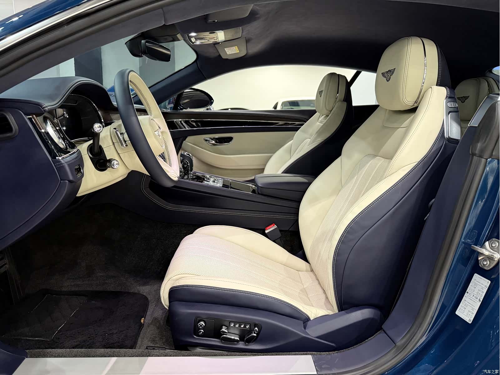 Bentley Continental GT, 2023 12