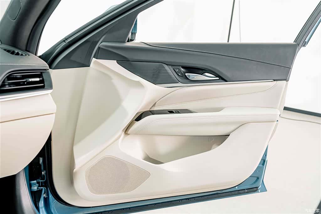 Cadillac CT4, 2023 13