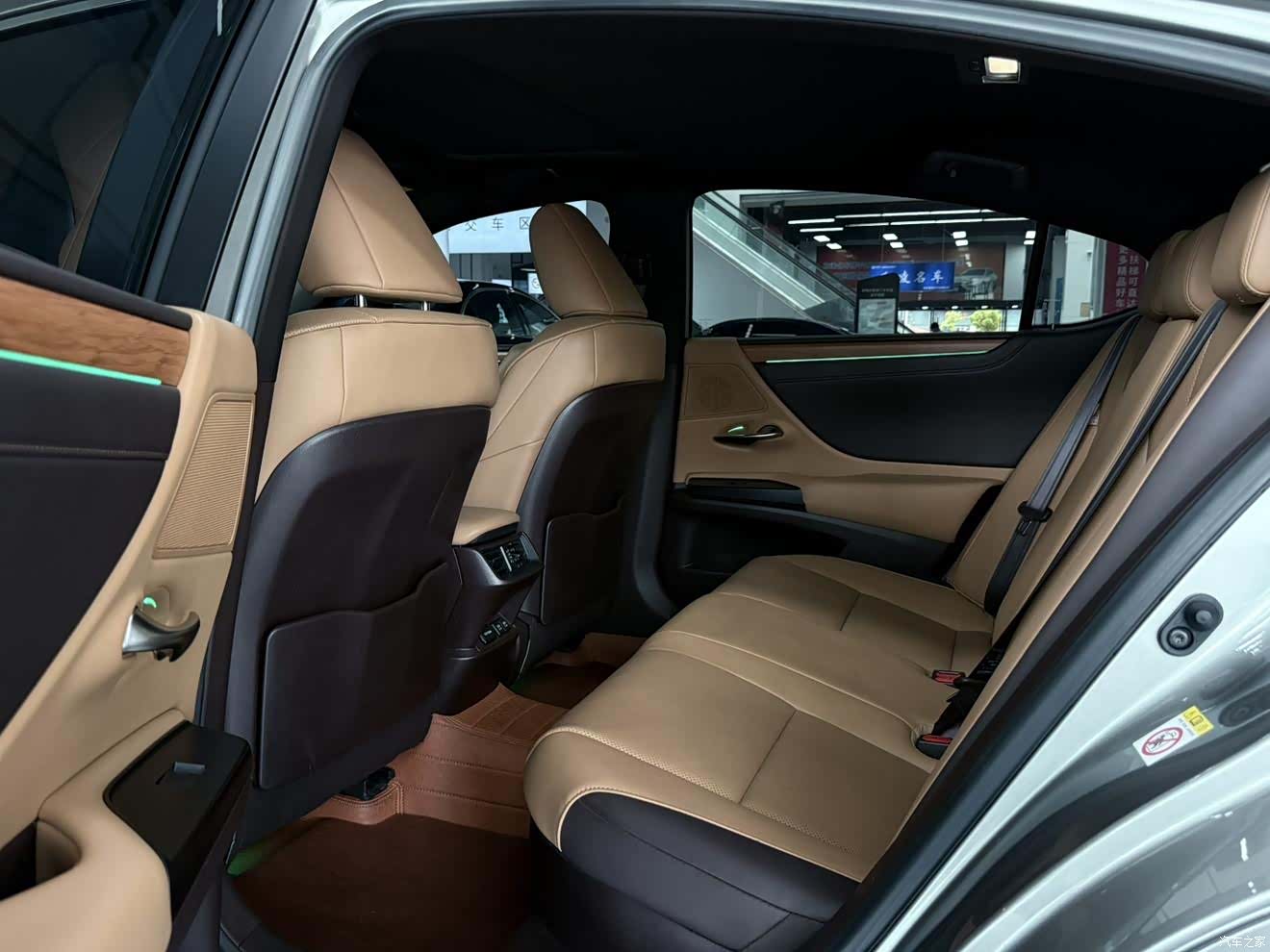 Lexus ES, 2019 12