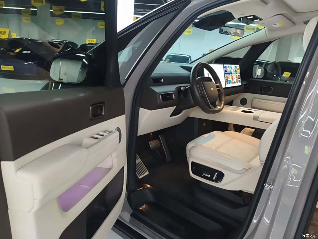 Li Auto MEGA, 2025 12