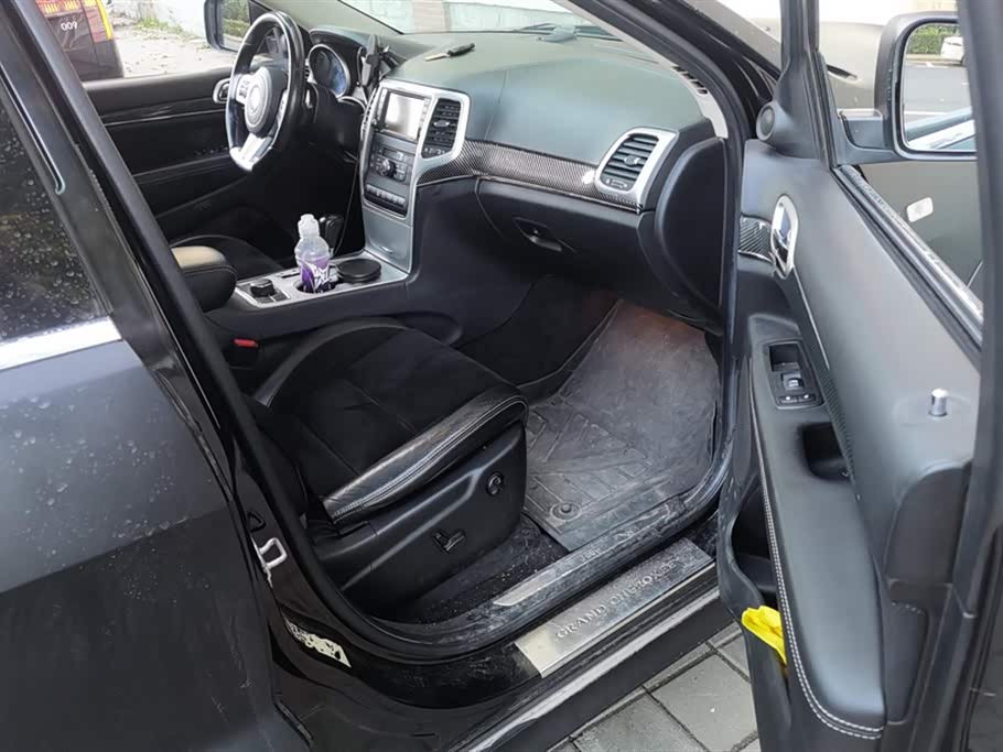 Jeep Grand Cherokee SRT