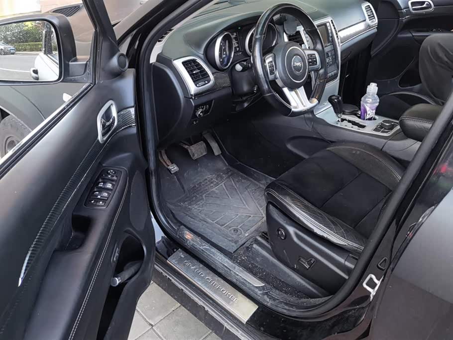 Jeep Grand Cherokee SRT