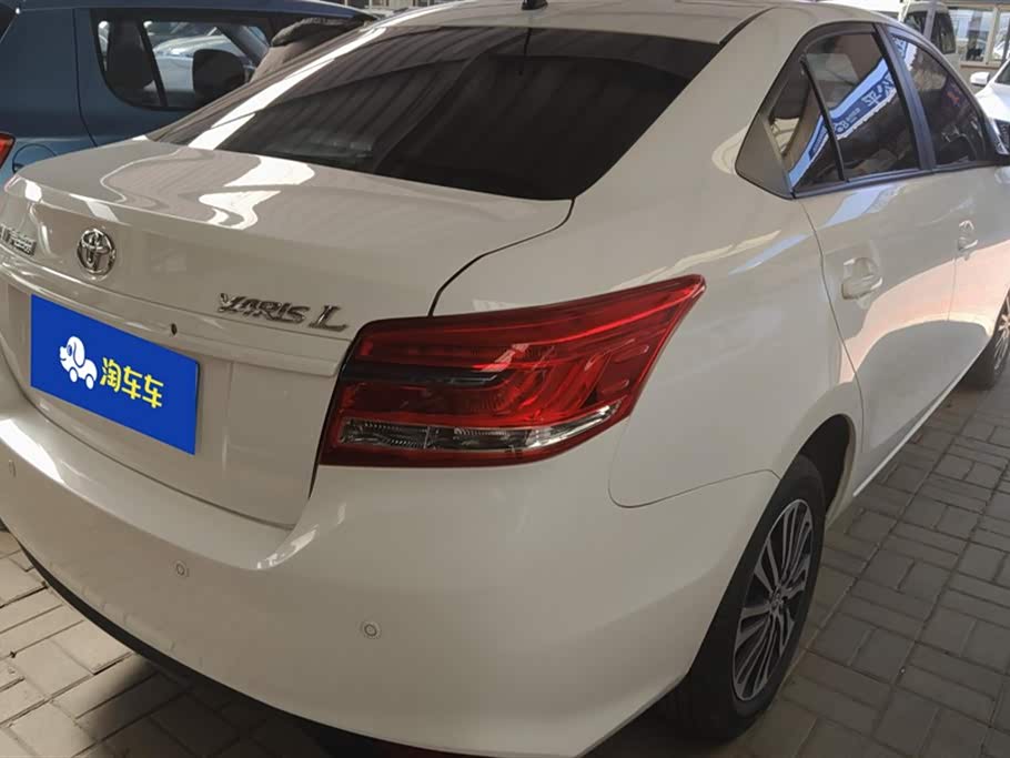 Toyota YARiS L to enjoy