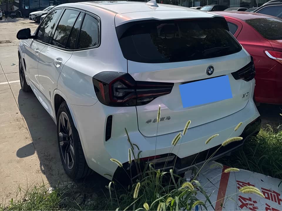 BMW iX3