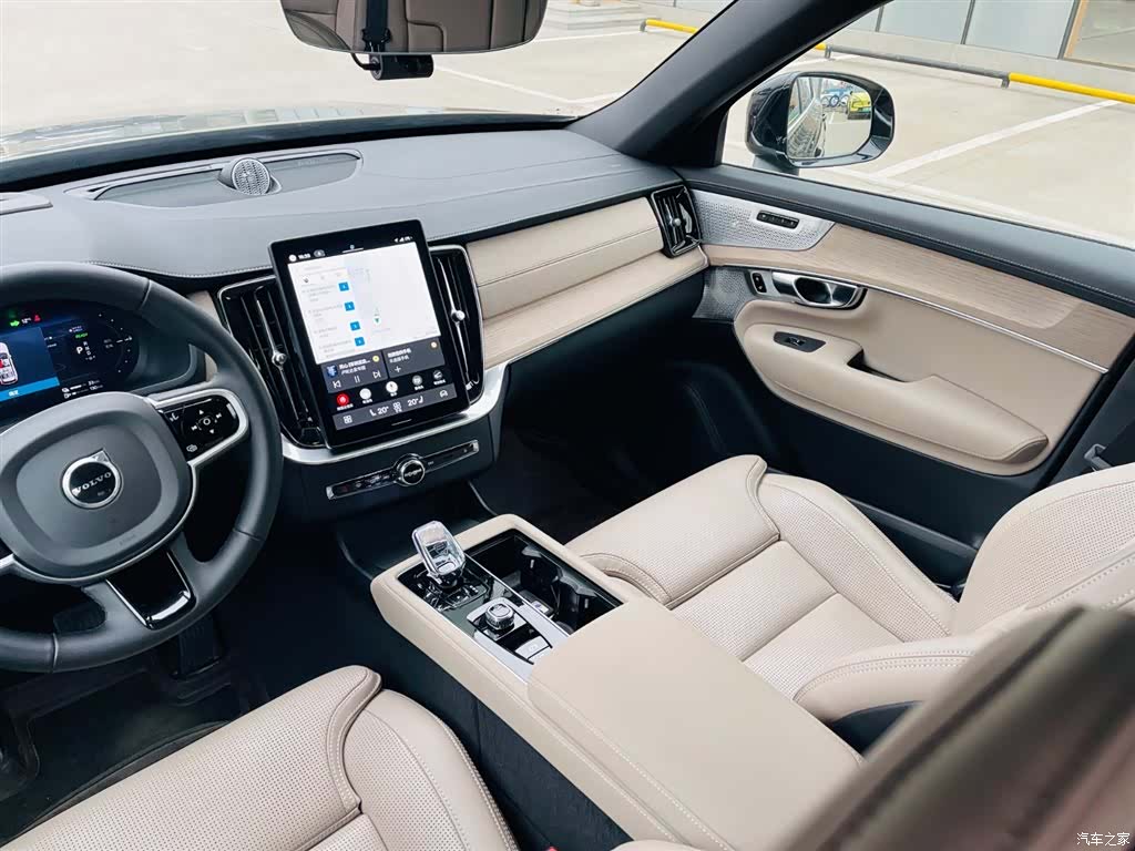 Volvo XC90, 2025 12