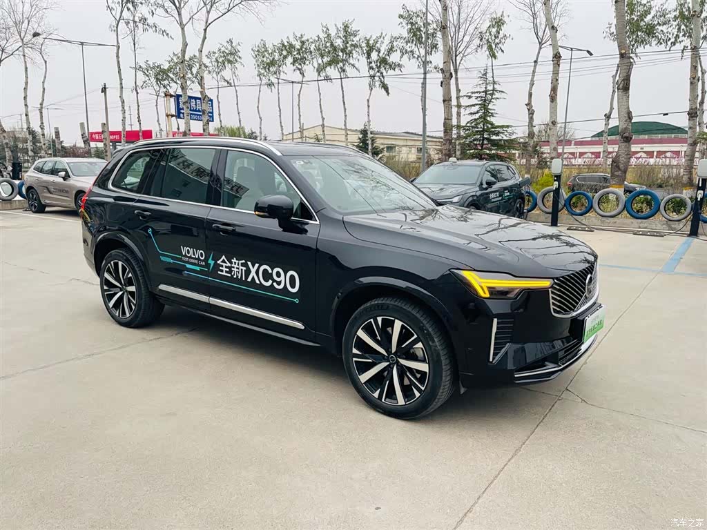 Volvo XC90, 2025 4