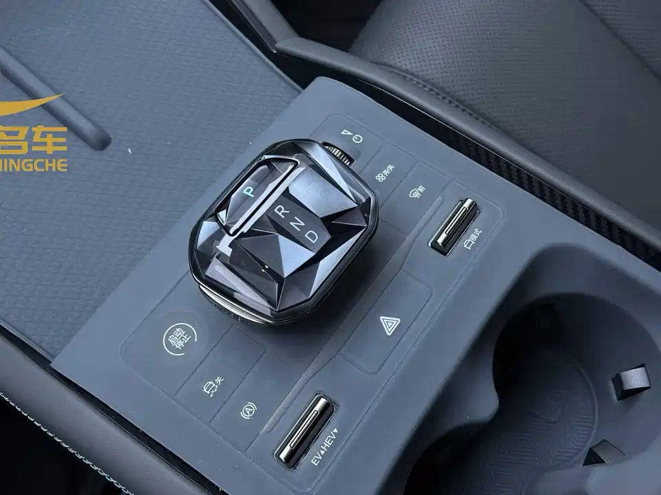 BYD Qin L BYD Qin L