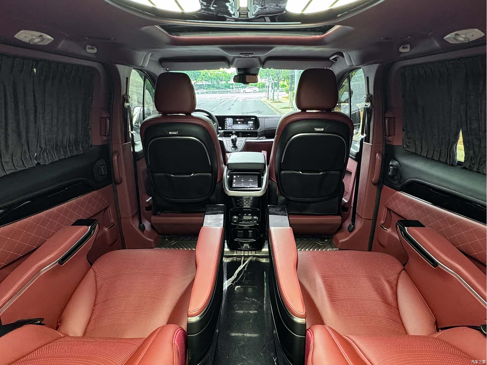 Ford Tourneo, 2025 16