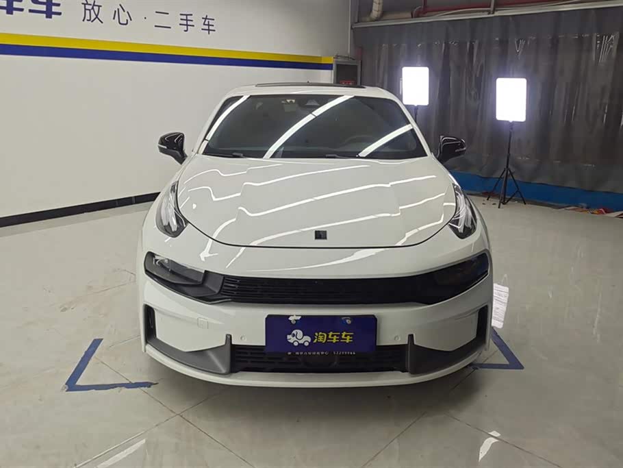 Lynk & Co 03 Lynk & Co 03
