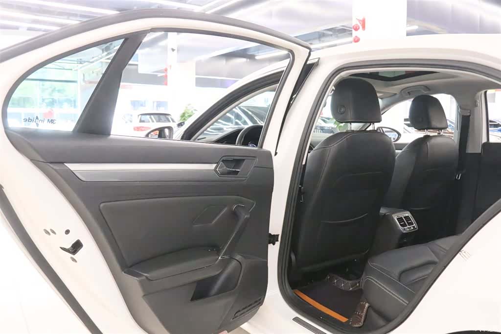 Volkswagen Lamando, 2017 15