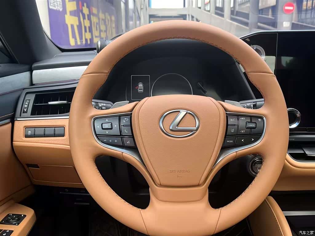 Lexus ES, 2025 13