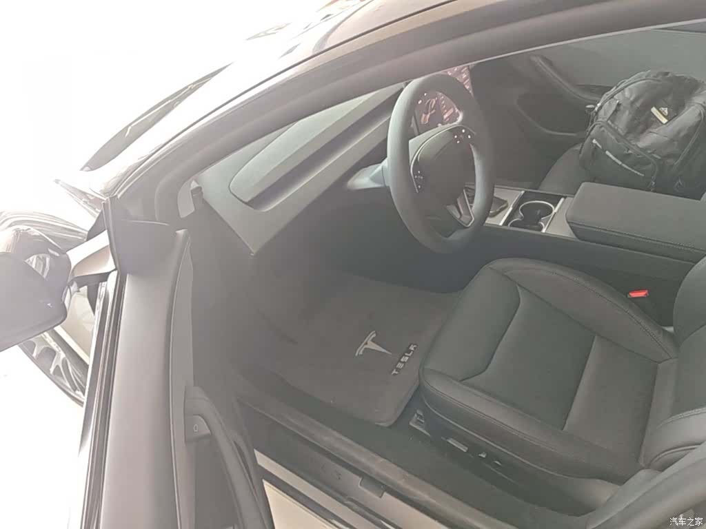 Tesla Model 3, 2025 16