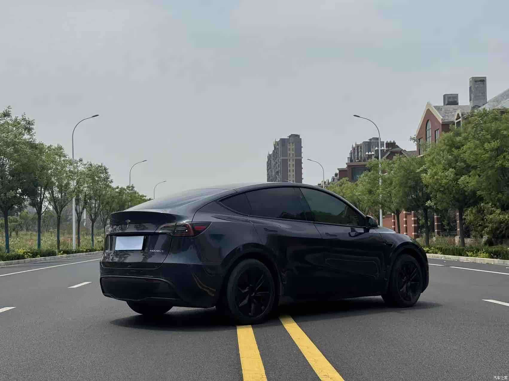 Tesla Model Y, 2024 9
