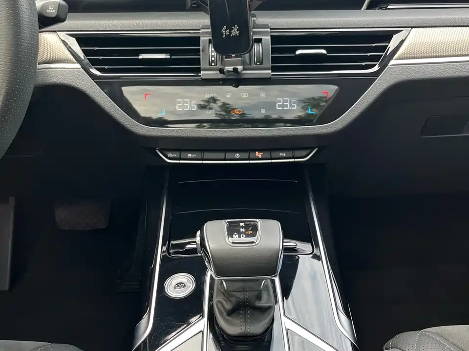 Hongqi HS5