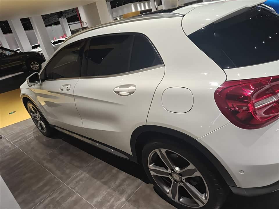 Mercedes-Benz GLA