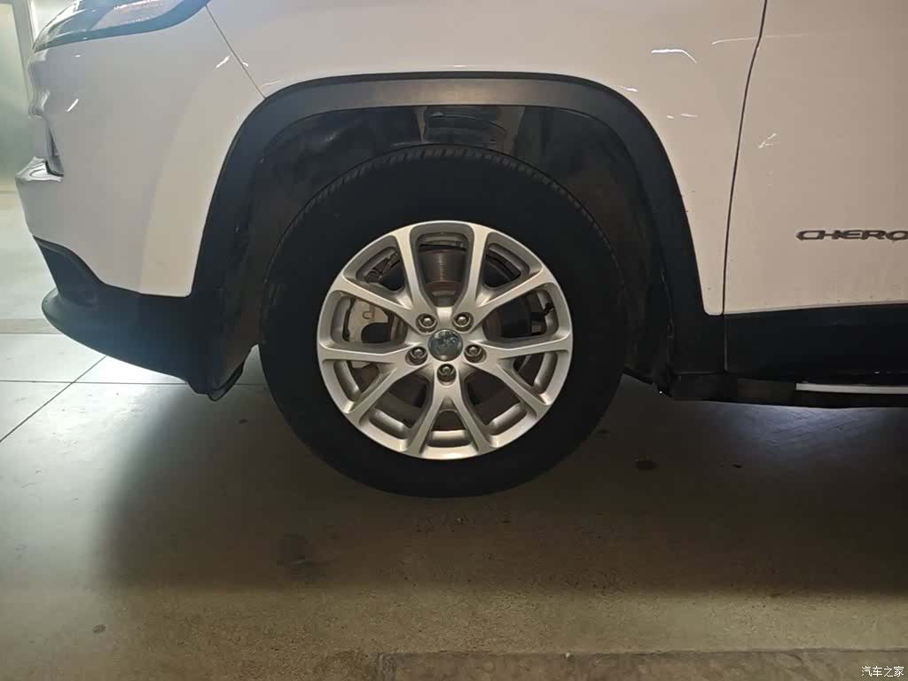 Jeep Cherokee, 2017 23