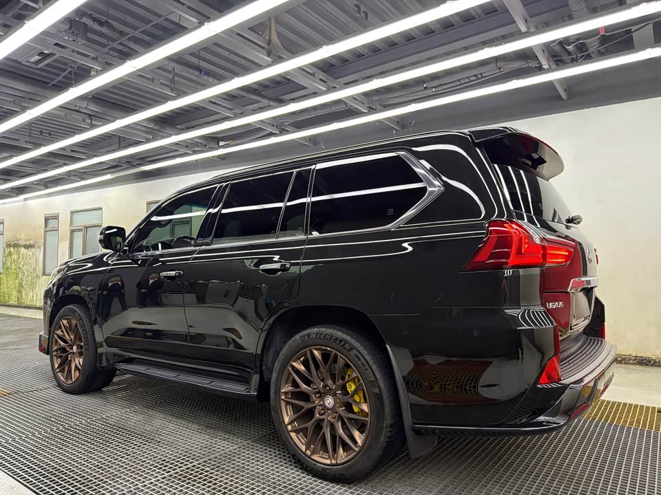 Lexus LX
