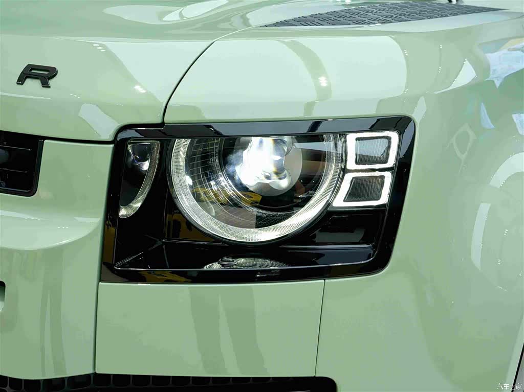 Land Rover Defender, 2023 23