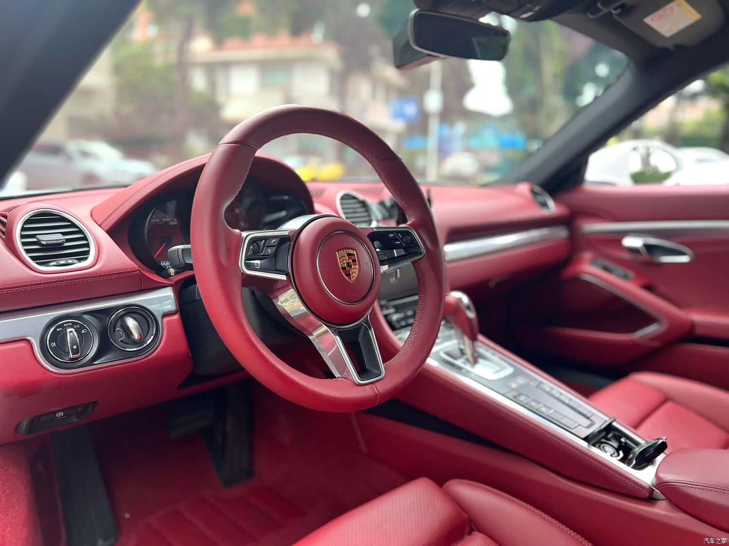 Porsche Cayman, 2018 все фото