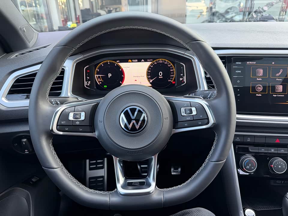 Volkswagen T-ROC exploring Songs