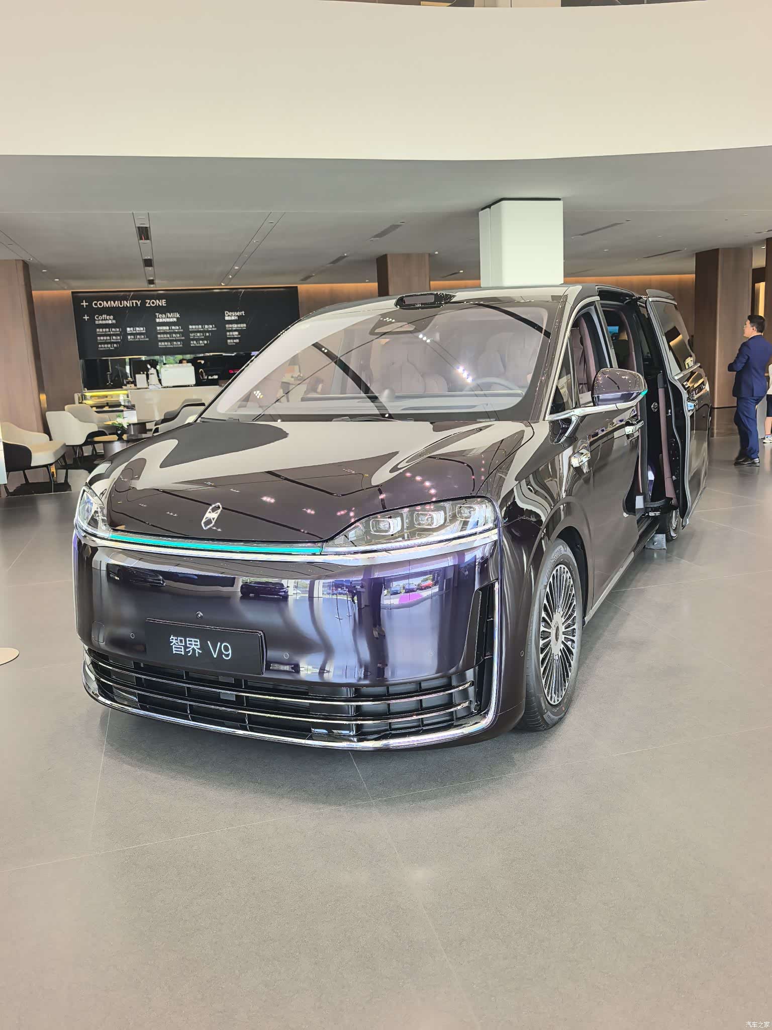 Luxeed V9