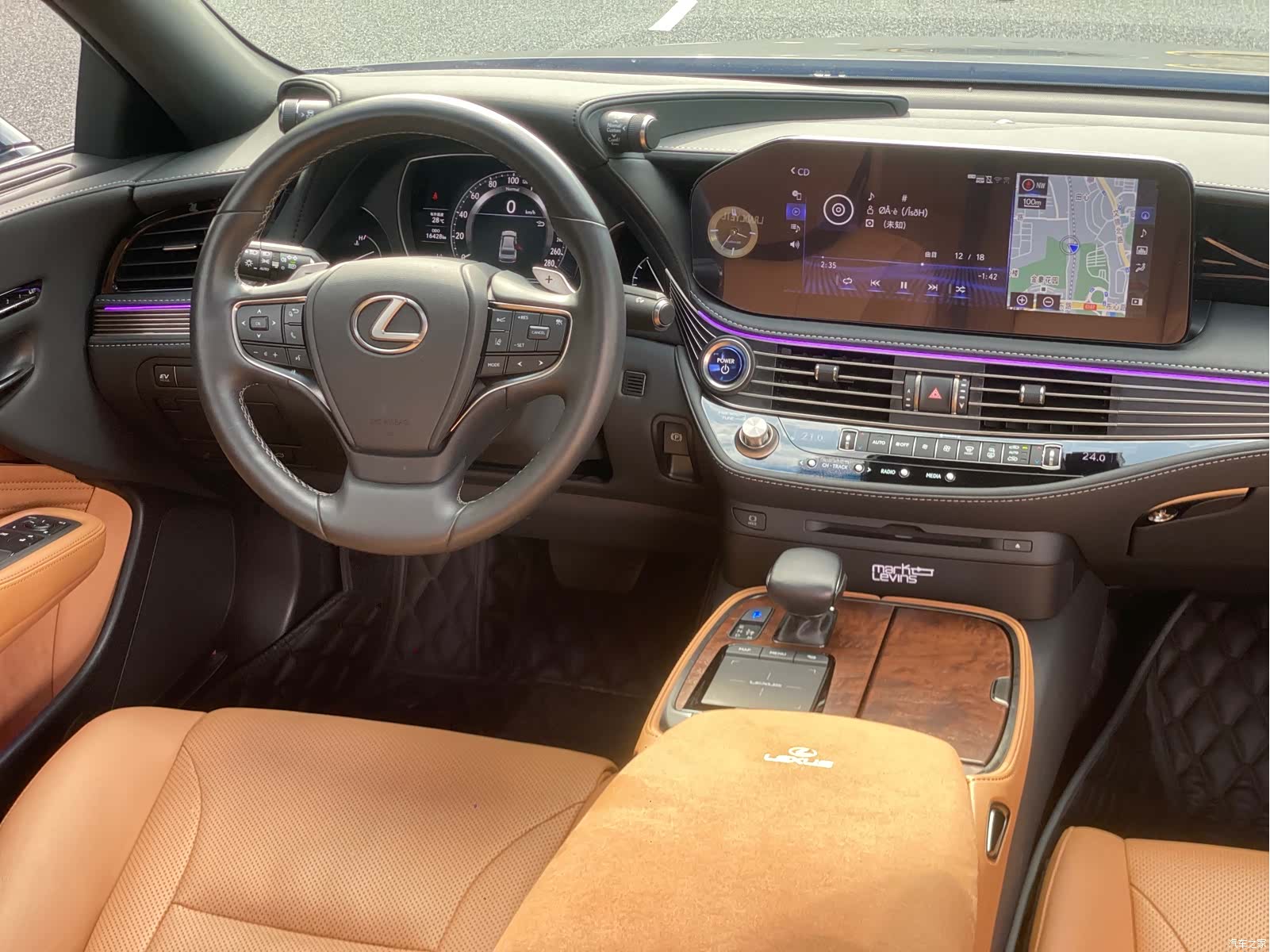 Lexus LS, 2023 14