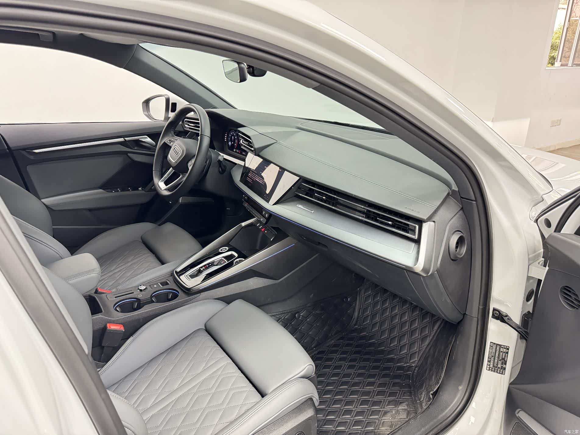 Audi Flying Spur, 2025 13