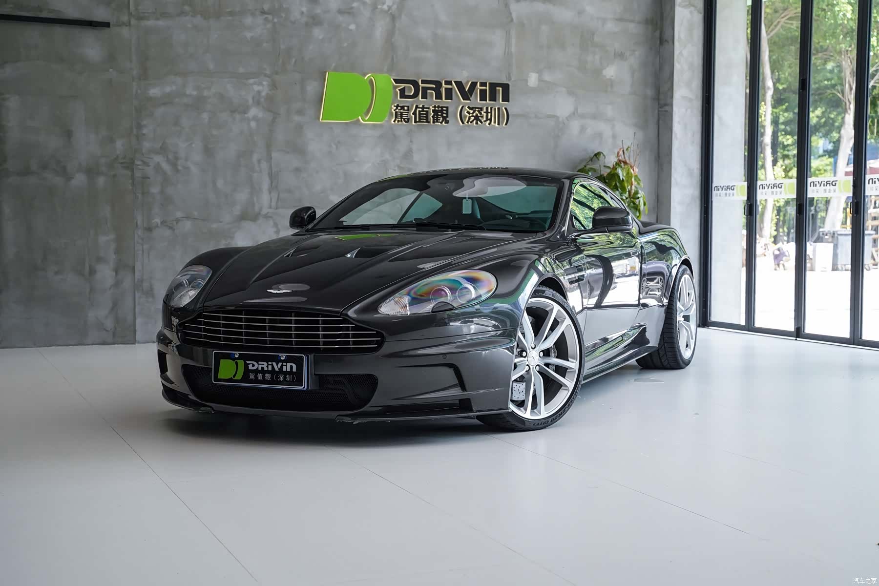 Aston Martin DBS