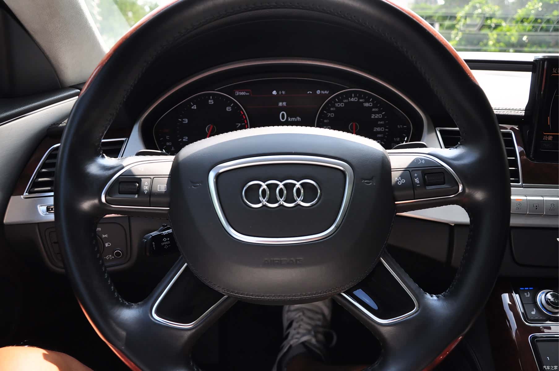 Audi A8L, 2012 8