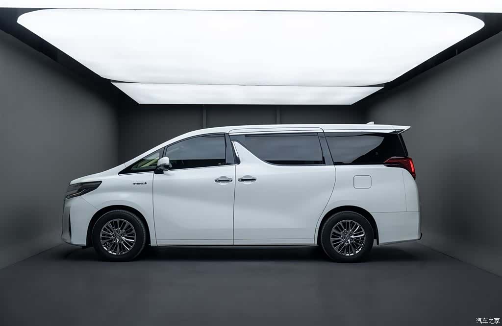 Toyota Alphard, 2020 3
