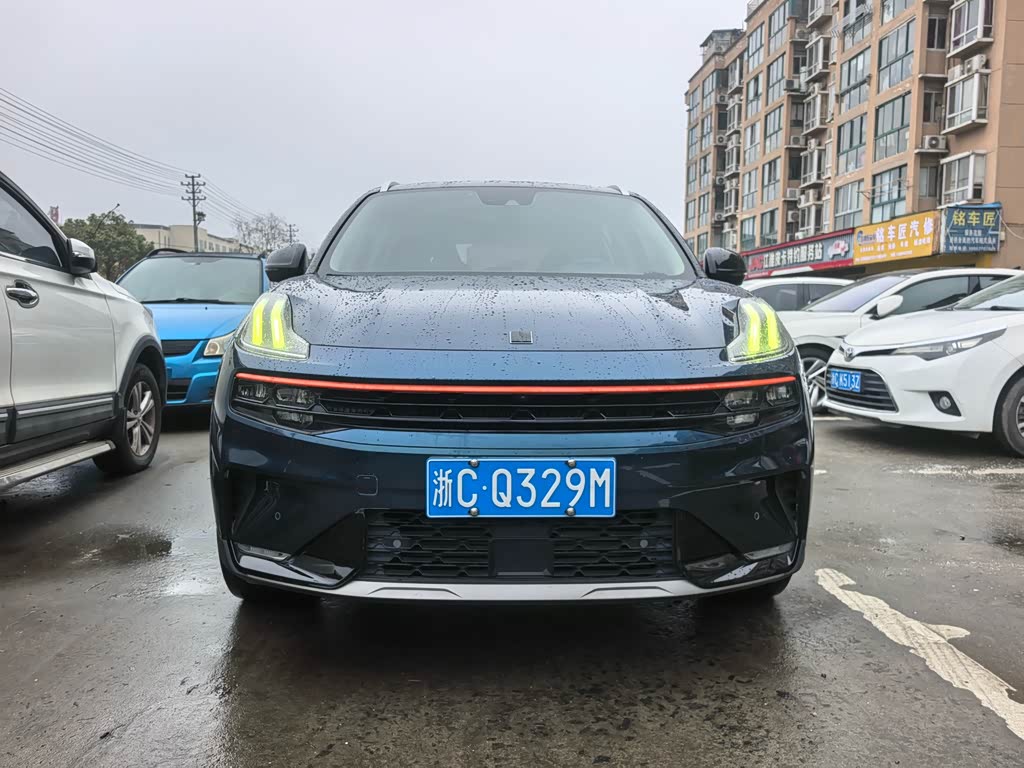 Lynk & Co 06