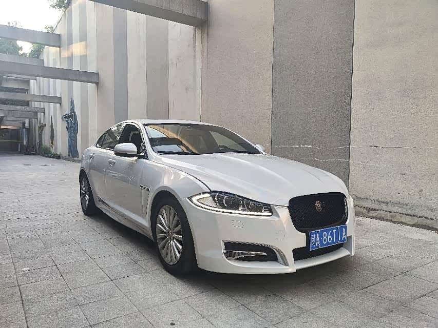 Jaguar XF
