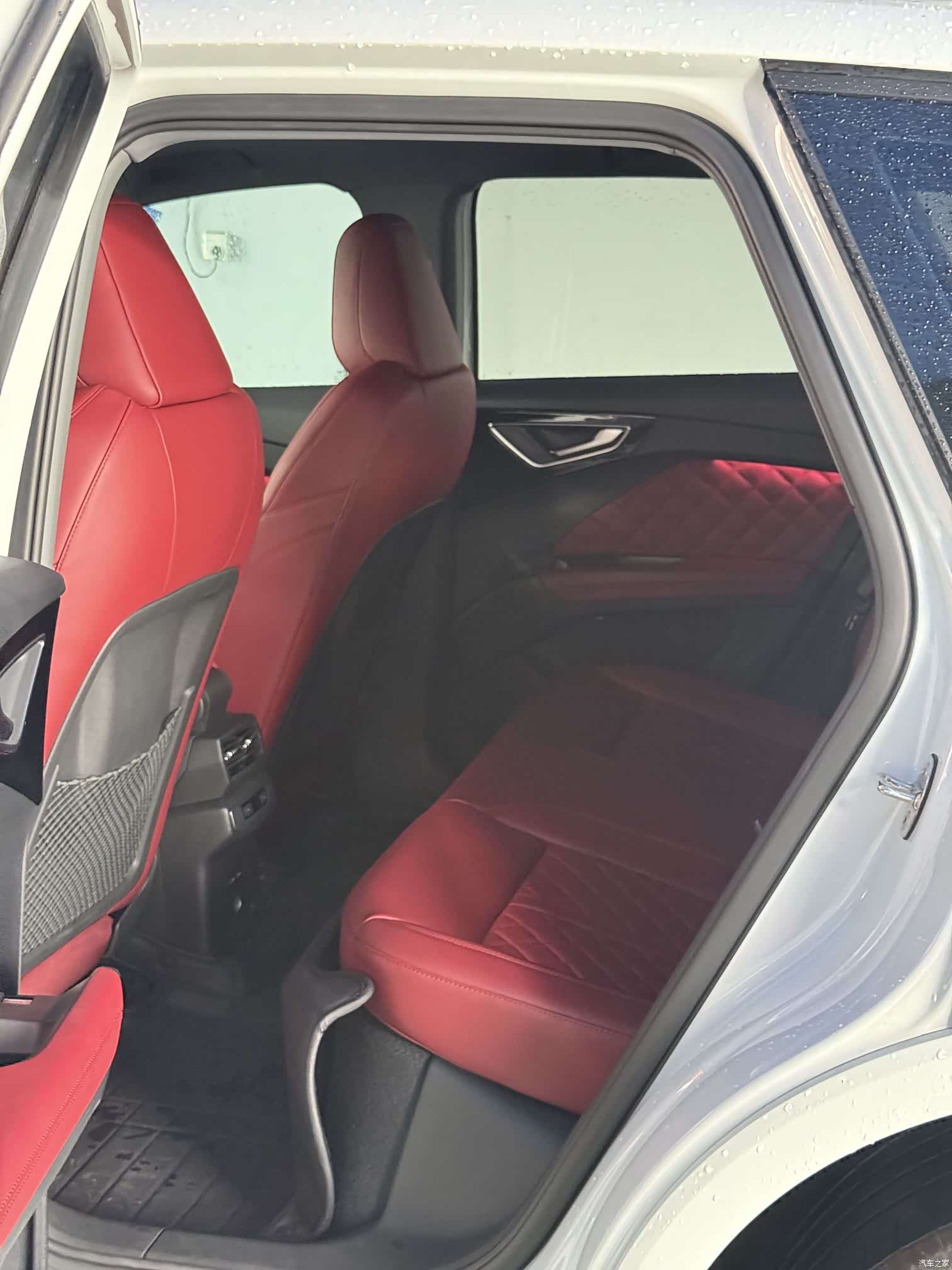 Audi Q4 e-tron, 2023 9