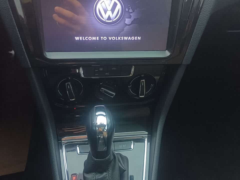 Volkswagen C-TREK Wei Collar