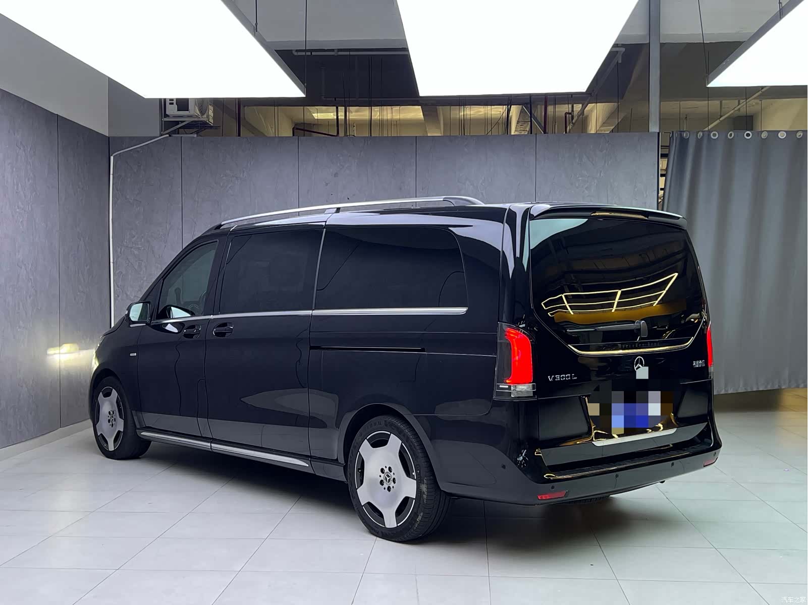 Mercedes-Benz V-Class, 2025 6